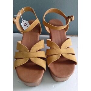 American Eagle Mustard Yellow Platform Heels‎ Ankle Strap Sandals